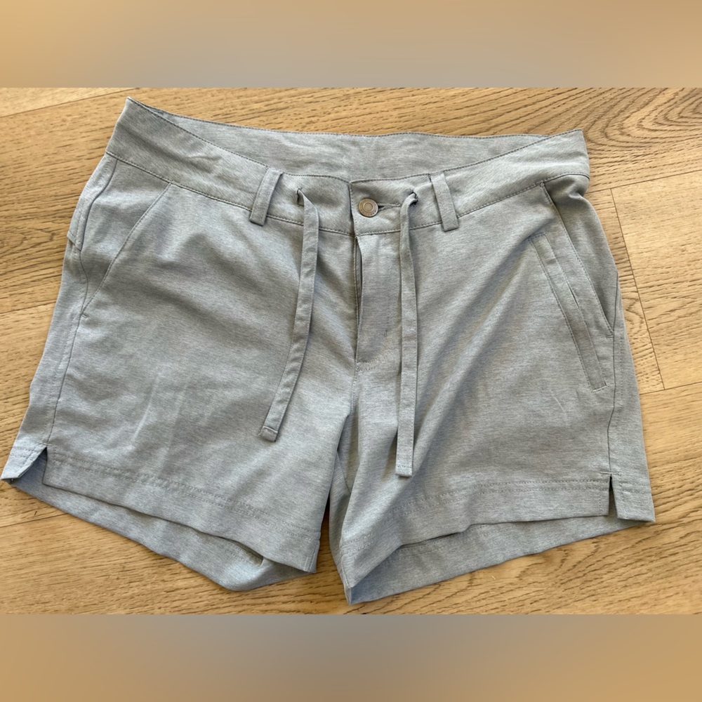 Magellan Women's Size M Chino Shorts  Gray Regular Polyester